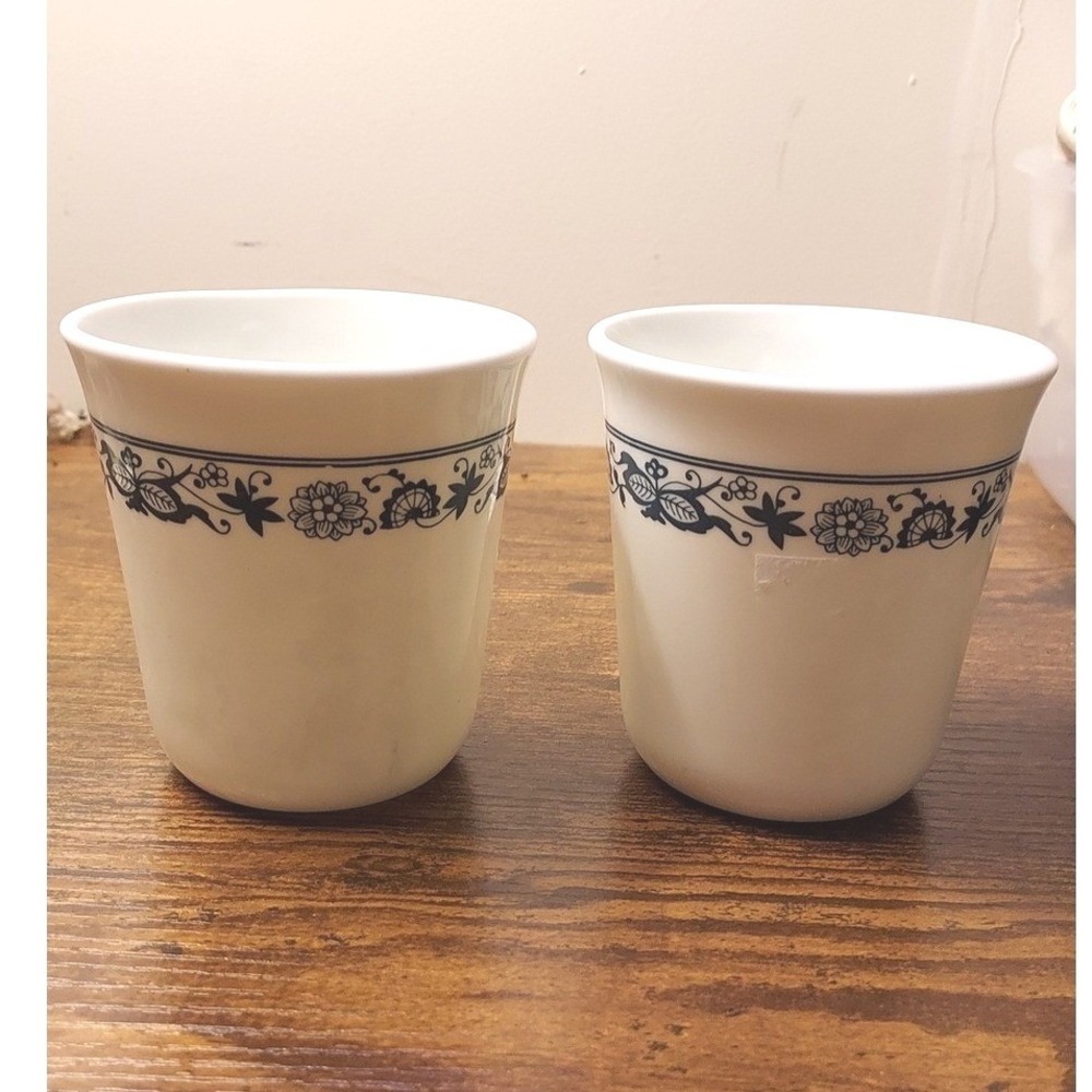 Corning Old Town Blue Onion Coffee Mugs Set of 2 White Blue Floral 8oz USA